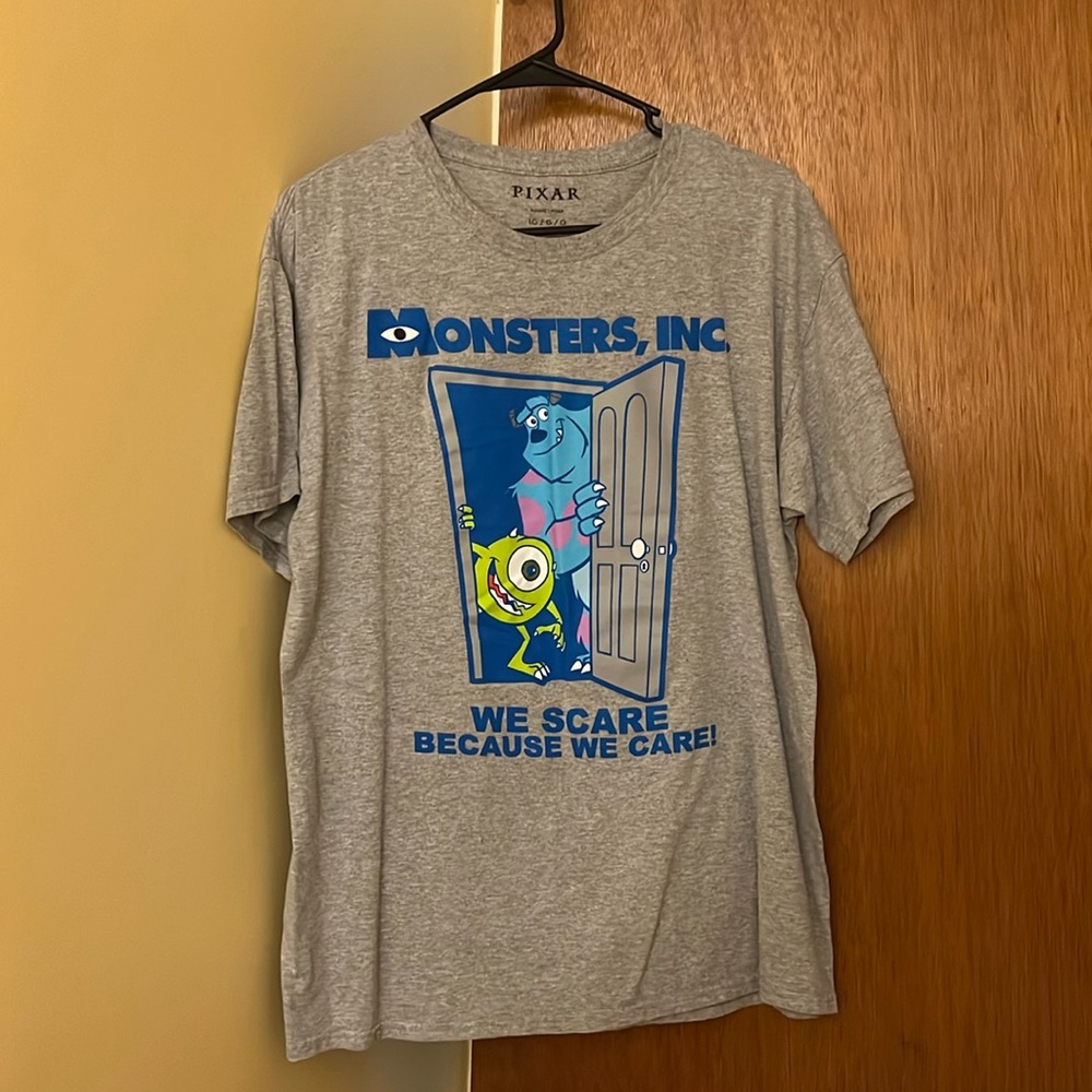 Monster’s, Inc Men’s Large Grey Short Sleeve